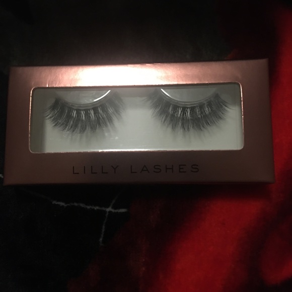 Lilly Lashes - Picture 1 of 1